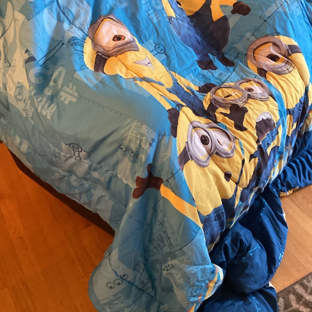 Minions, twin comforter reversible.  now 30 percent.  off. - Picture 6 of 8